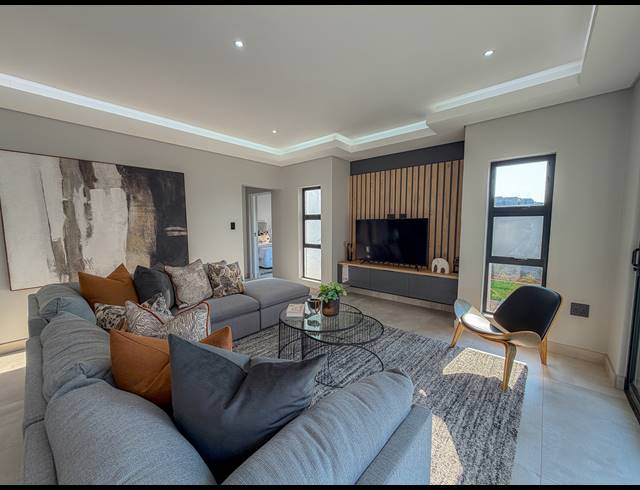 4 BEDROOM FREEHOLD FOR SALE IN FOUNTAINBROOK ESTATE